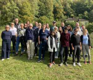 Gruppenfoto des Graduiertenkollegs, aufgenommen während des Forschungsretreats 2023